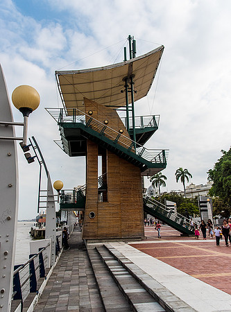 Malecon 2000 boardwalk