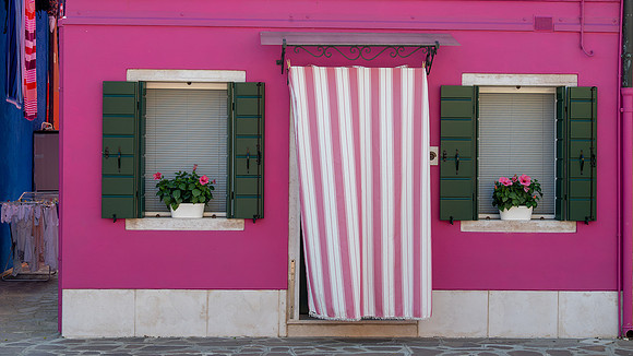 house exterior in Burano, Italy