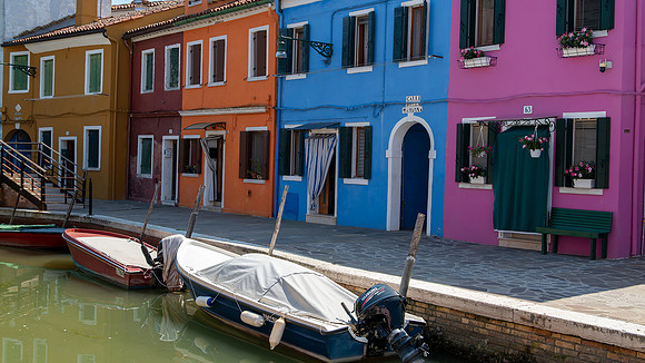 house exterior in Burano, Italy