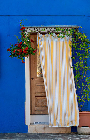 house exterior in Burano, Italy