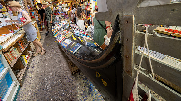 Libreria Acqua Alta bookstore