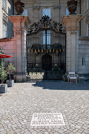 Winston Churchill memorial plaque at Munsterhof Square