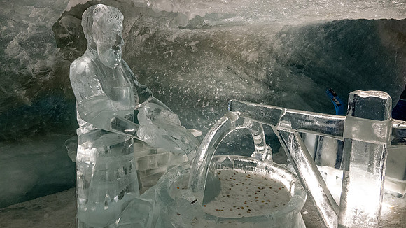 Sculpture inside Ice cave