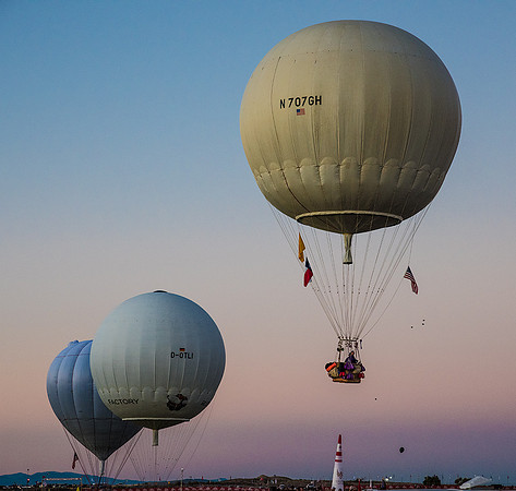 Hydrogen balloons lift off for Distance Race