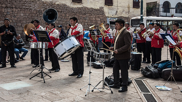 Peruvian street band