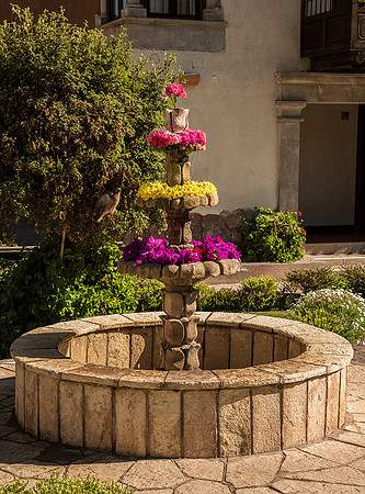 Dry fountain